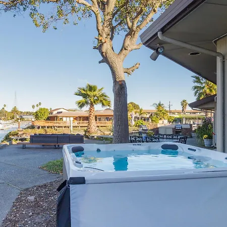 Waterfront Hawaiian Oasis Villa